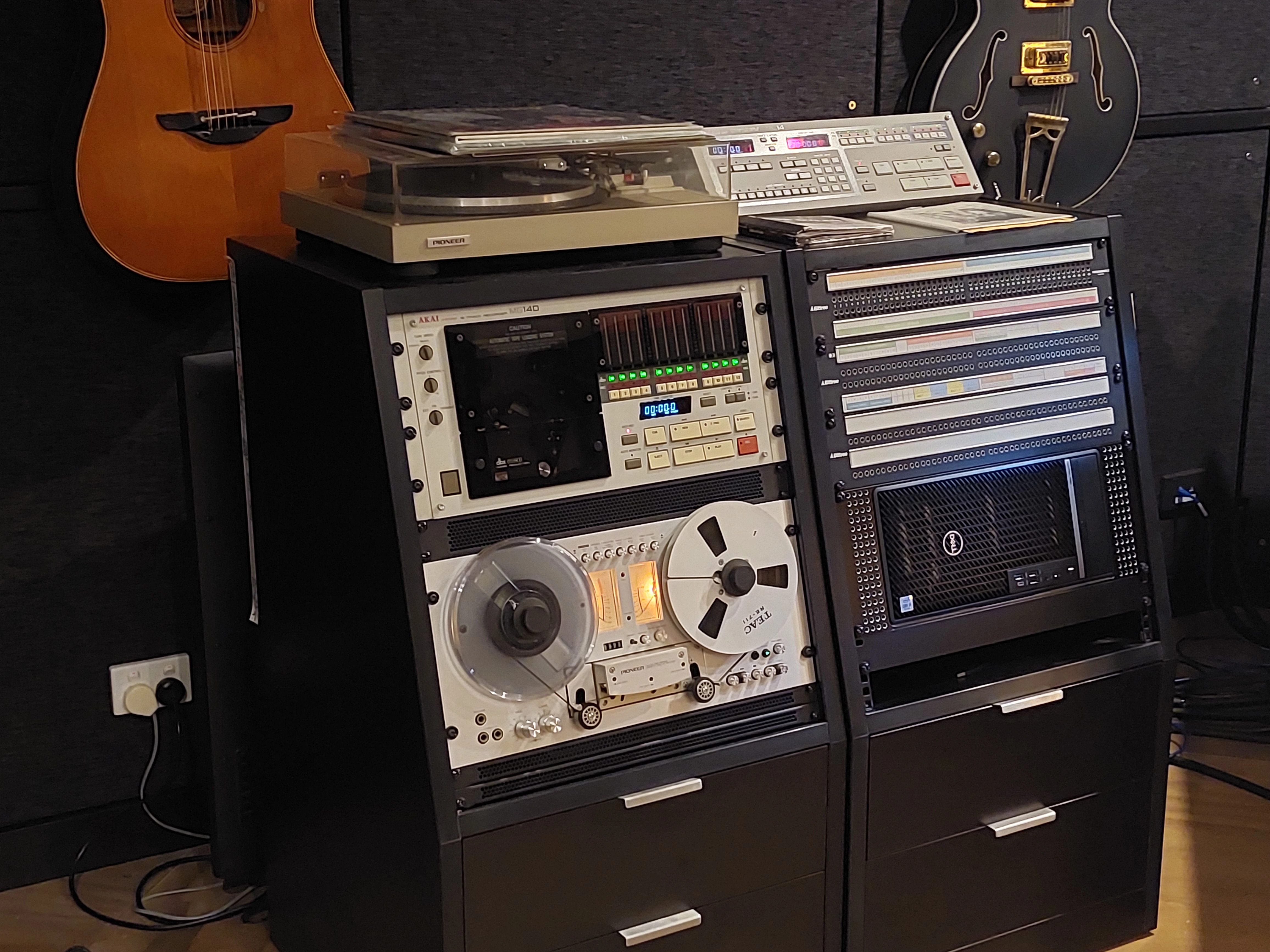 Akai mg14d.webp