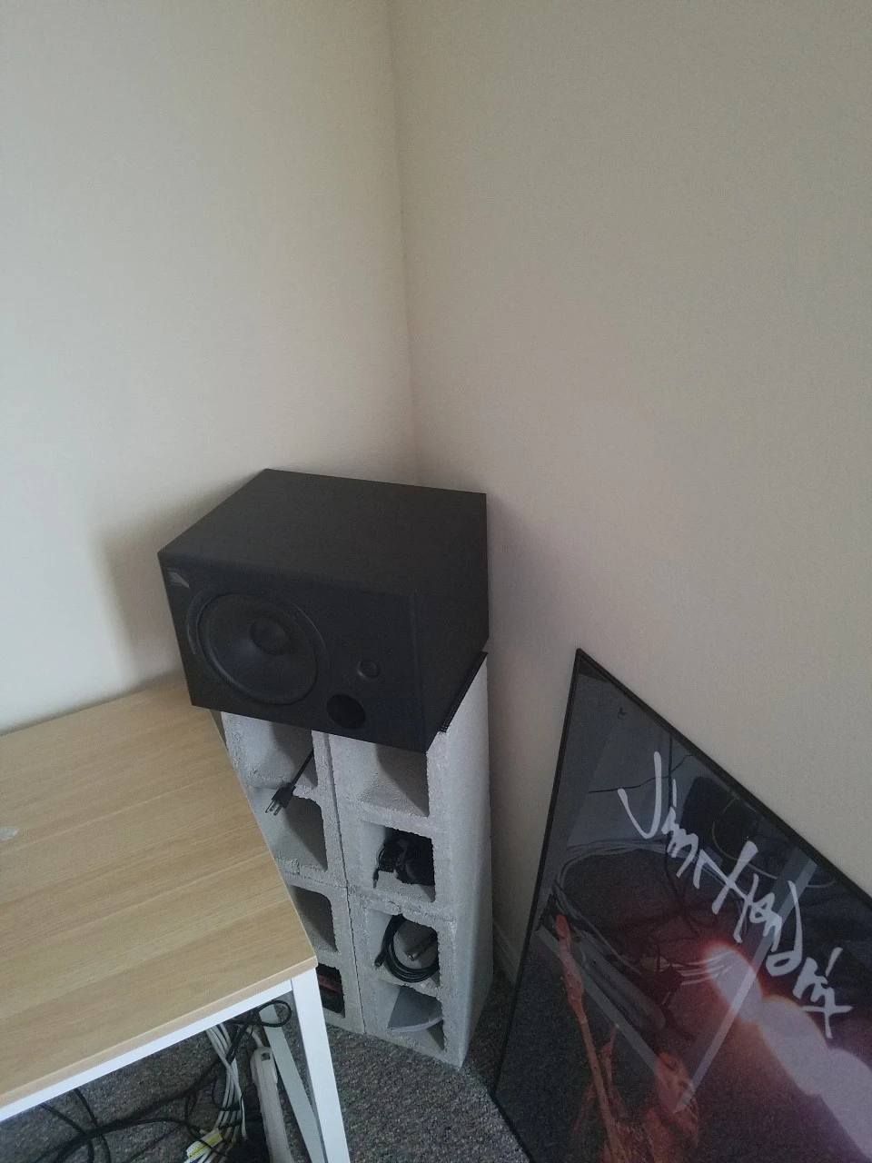 block stand 2.webp
