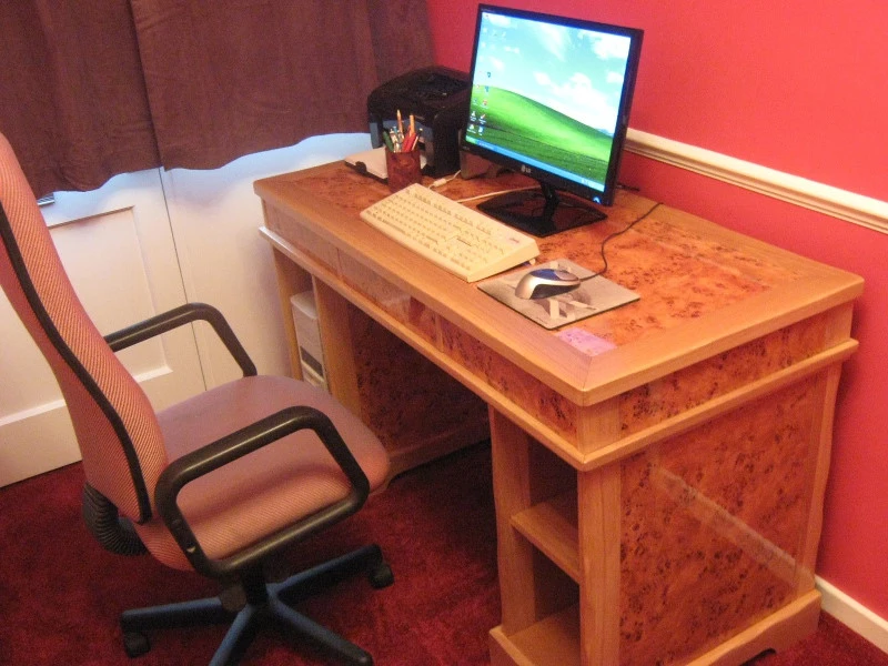 Desk_0003.webp