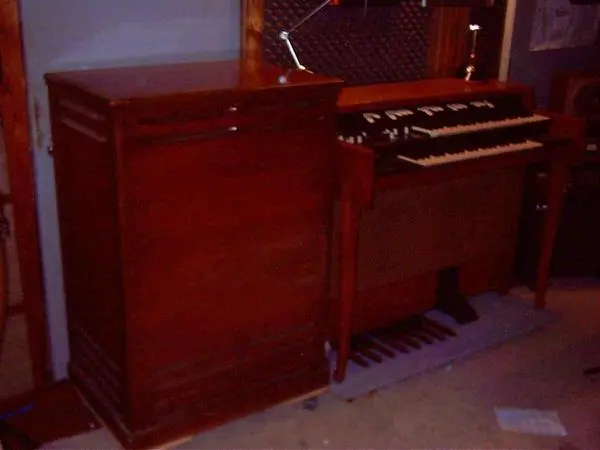 Hammond_n_Leslie.webp