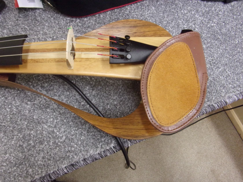 Leather chinrest_0001.webp