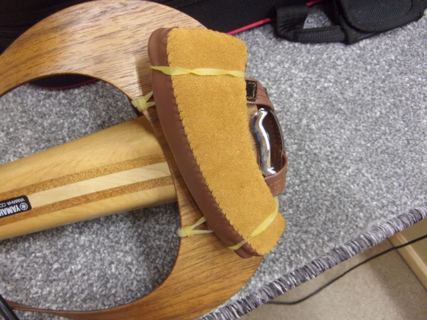 Leather chinrest_0002.webp
