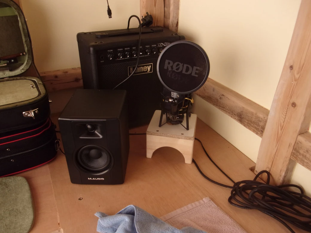 Studio_0002.webp