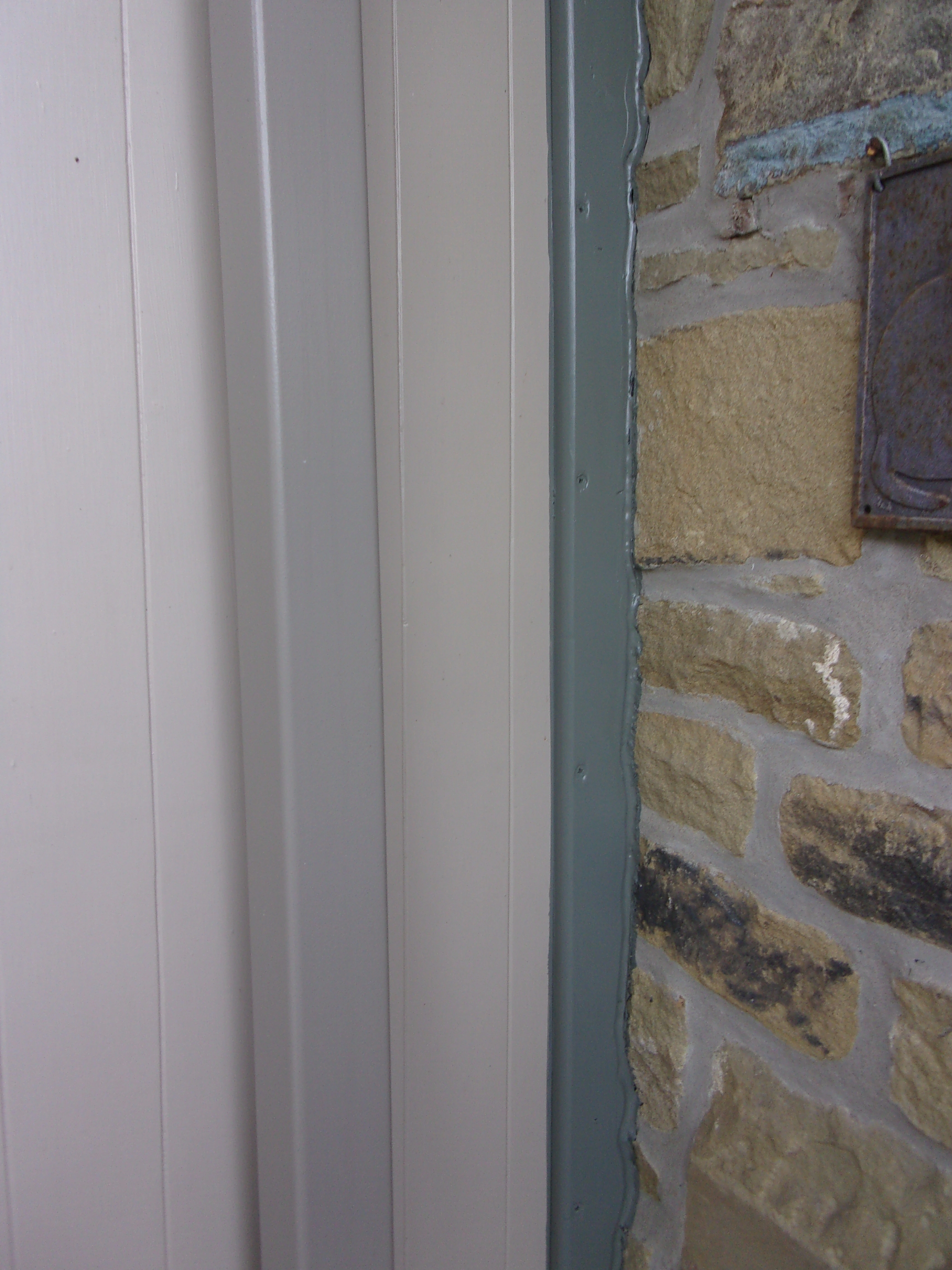 Terrible colour matching at B&Q (2).webp