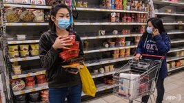 people-wearing-masks-shop-in-a-supermarket-in-hong-kong.jpg
