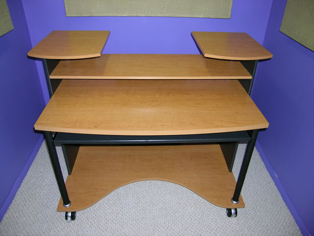 rm_desk.jpg
