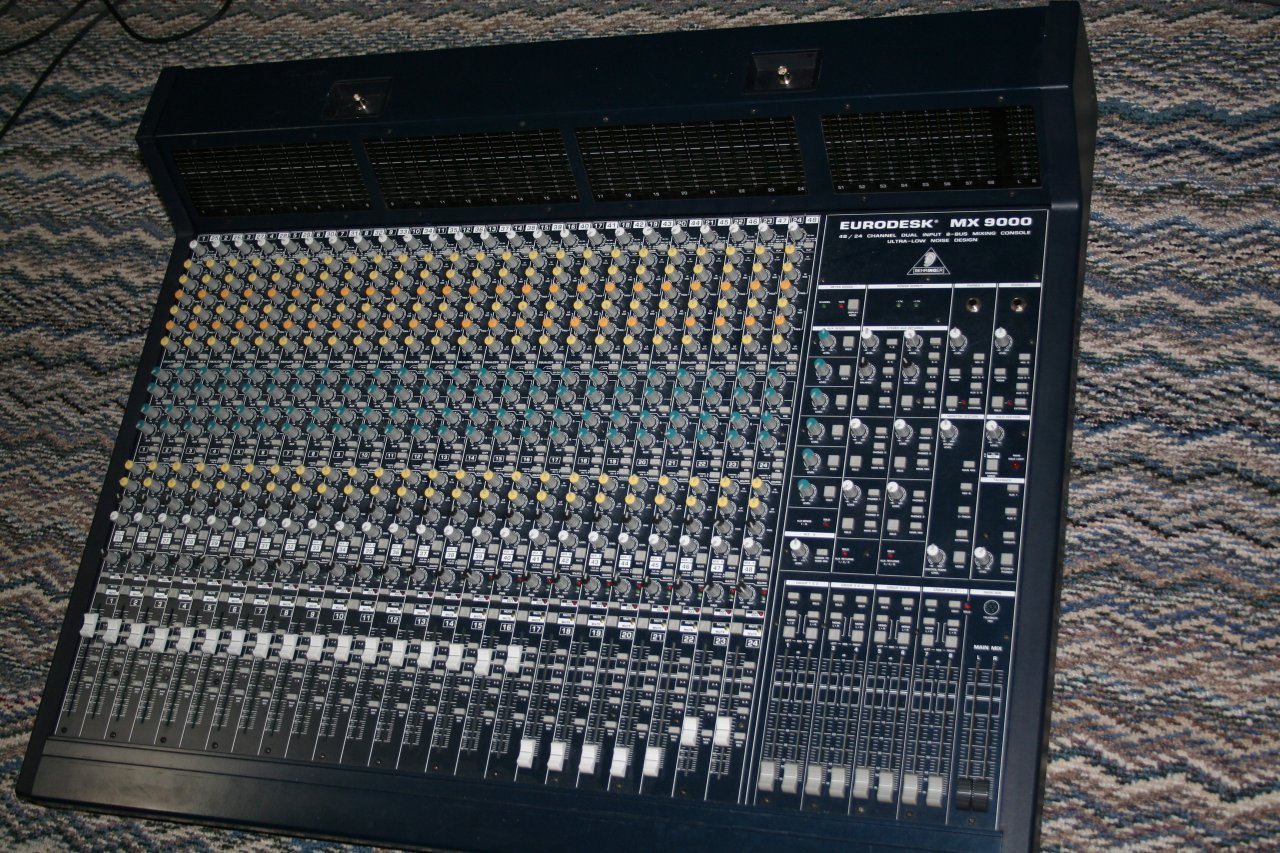 behringer1.jpg