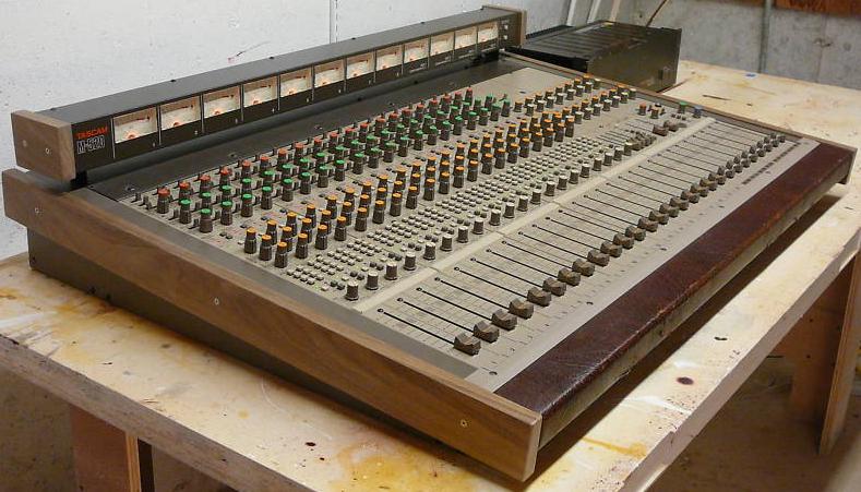 tascam_m-520_console_1A.jpg