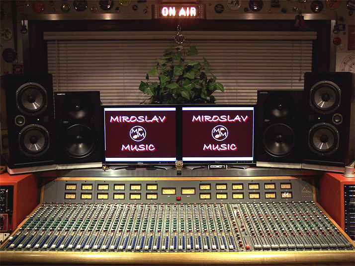 Studio02.jpg