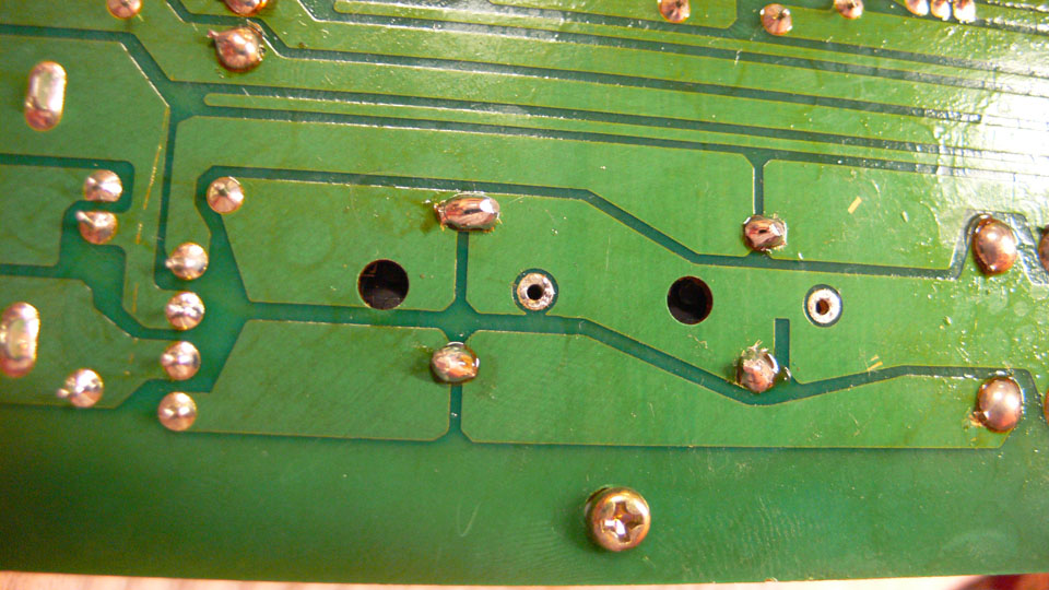 ps520_soldering_bigcaps.jpg